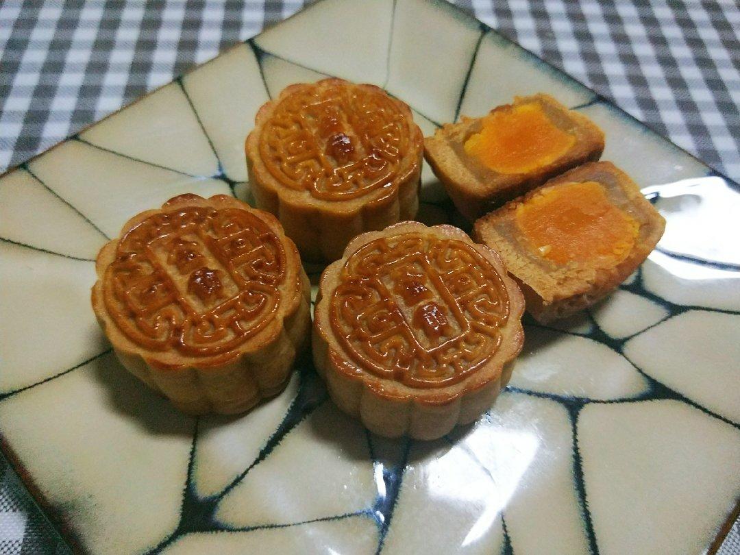 广式月饼—蛋黄莲蓉月饼