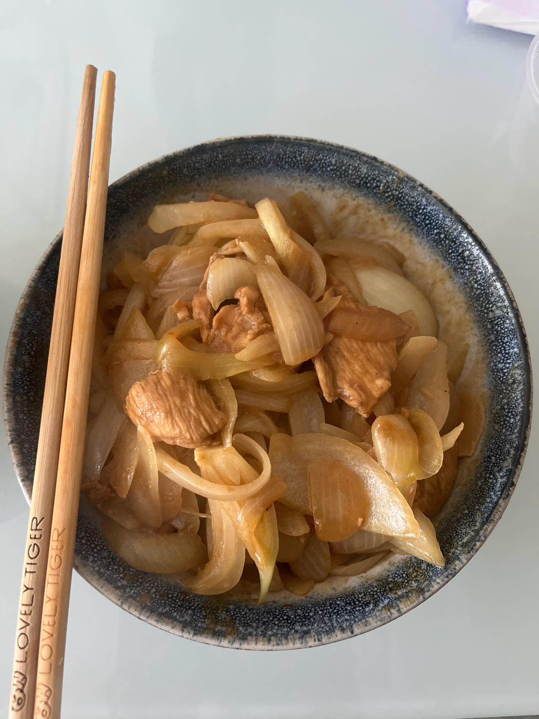 洋葱炒鸡腿肉