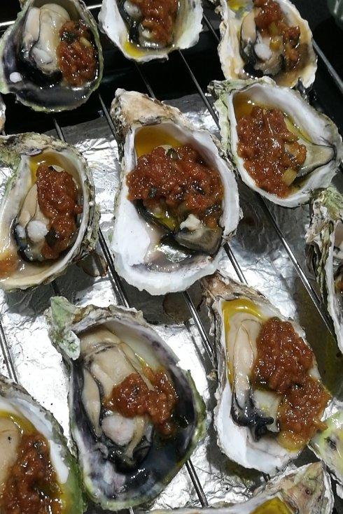 暮映兰溪做的完胜大排档的蒜蓉烤生蚝(烤箱版)