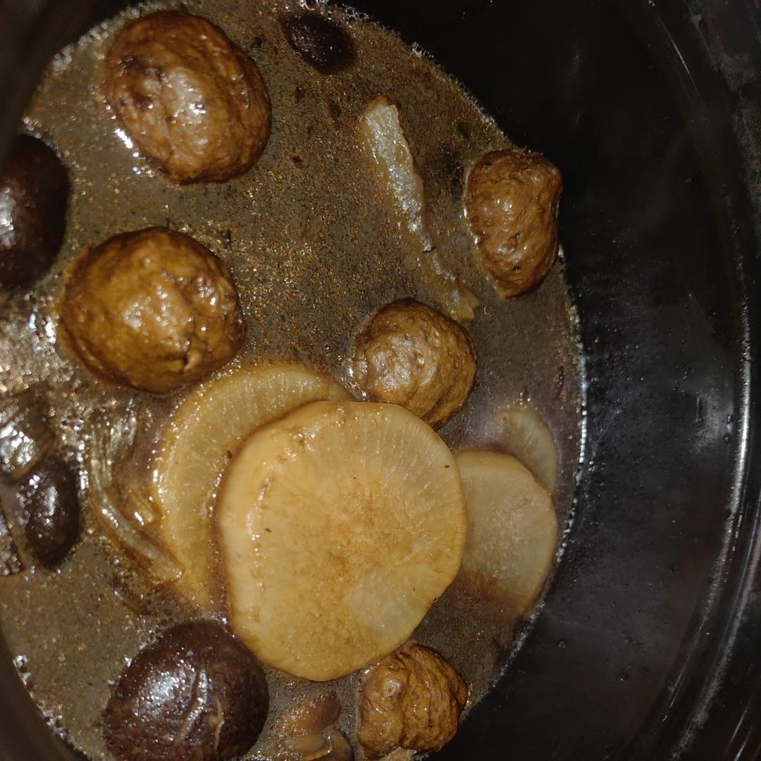 砂锅香菇素烧白萝卜