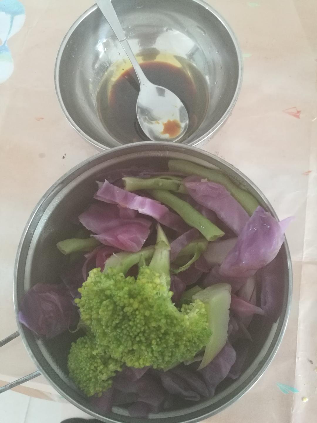 紫甘蓝苹果沙拉