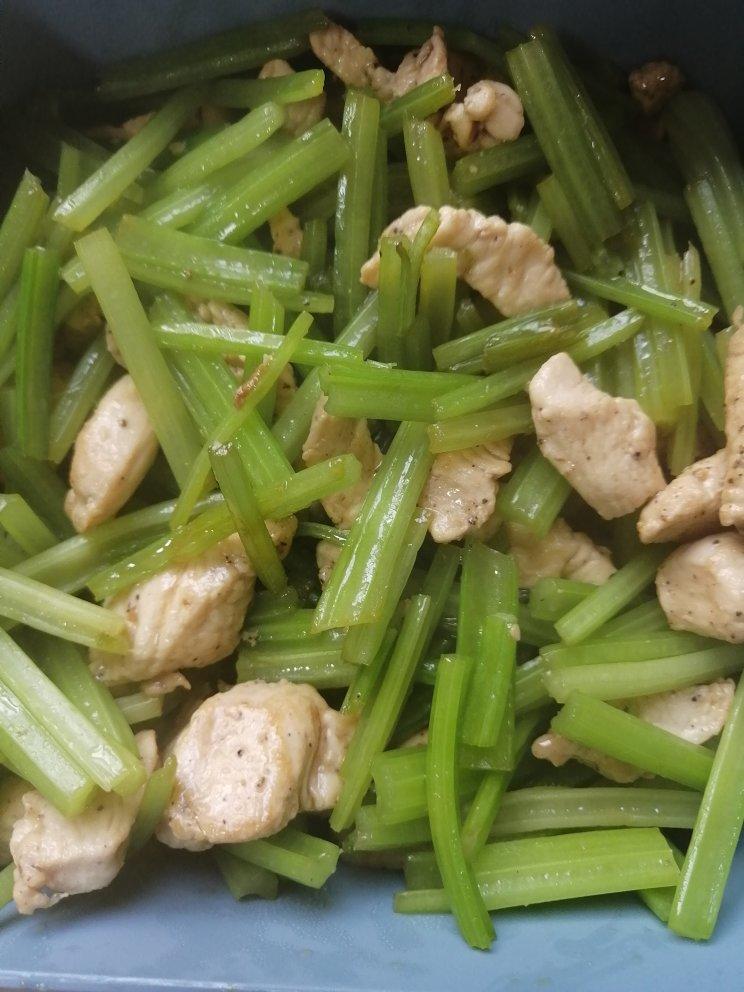 芹菜炒鸡肉