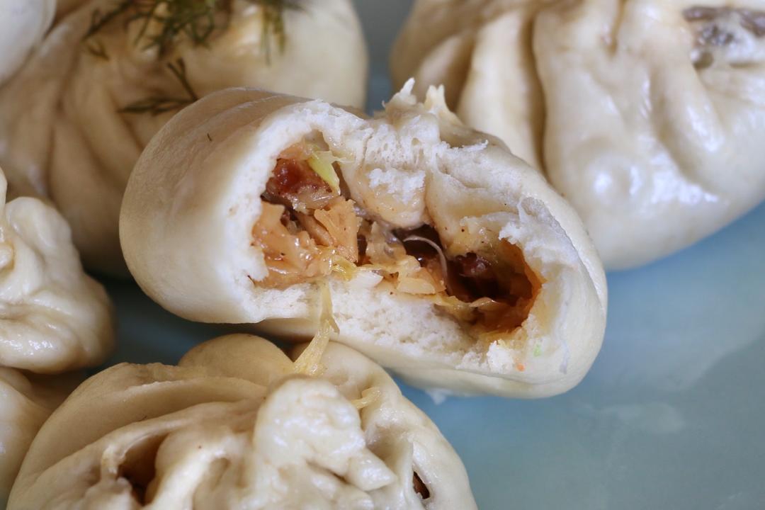 车库烤面包做的酸菜馅素包子