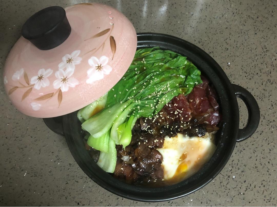 广式腊味煲仔饭