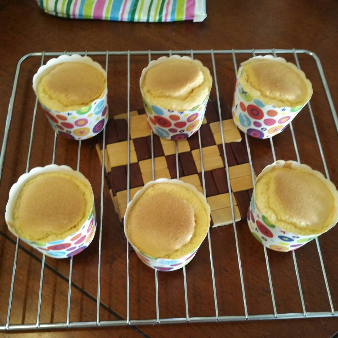 软绵绵戚风纸杯蛋糕