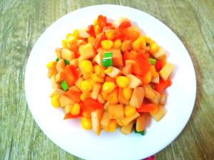 杏鲍菇炒玉米胡萝卜丁的做法 步骤5