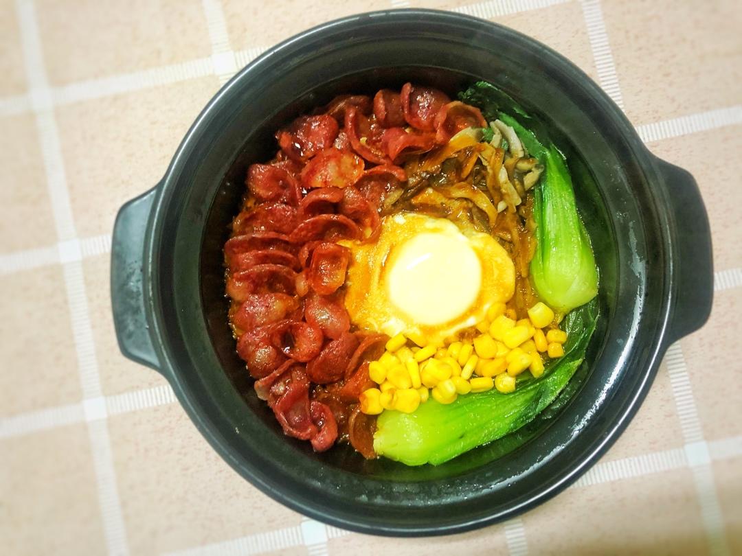 广式腊味煲仔饭