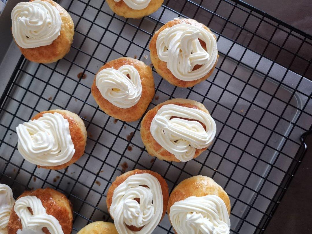 【视频】3分钟 奶油司康Scone(可能是世界上最快手的司康) 消耗淡奶油～