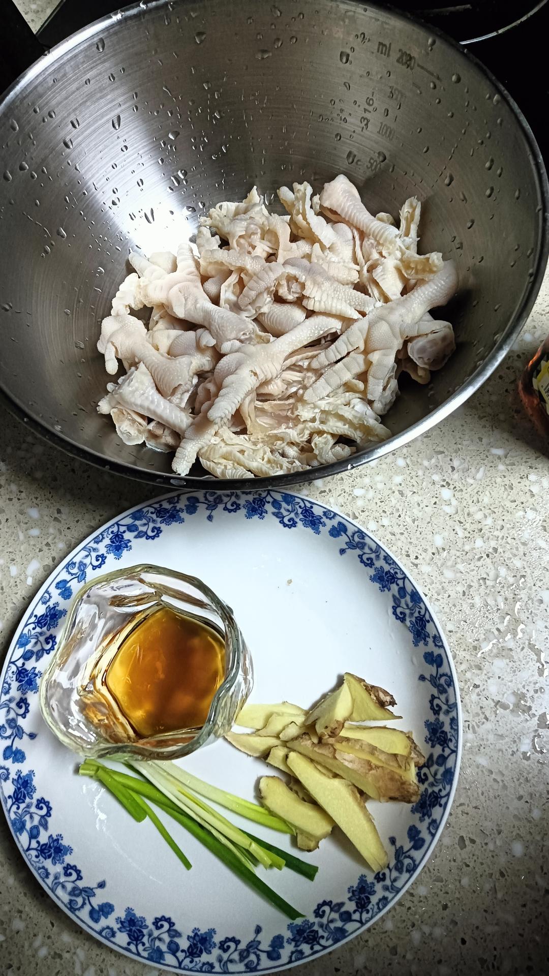 柠檬无骨酸辣凤爪