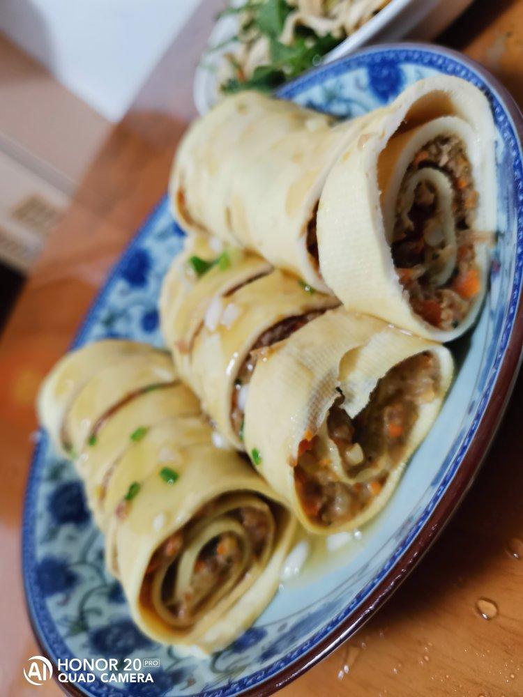 简单营养好吃的豆腐皮卷肉