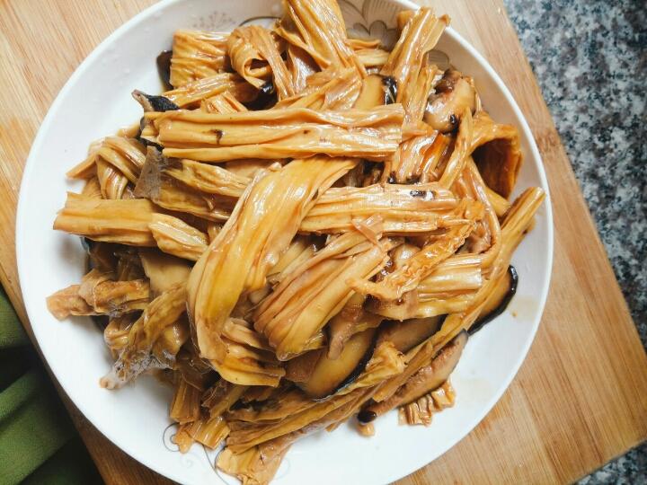 腐竹烧香菇