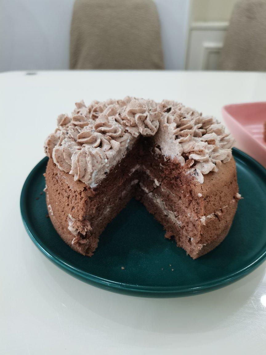 新手必成8寸生日蛋糕（详细多图干货经验分享，解决戚风蛋糕塌陷，奶油饰面涂不好，烤箱温度不好掌握等各种问题）