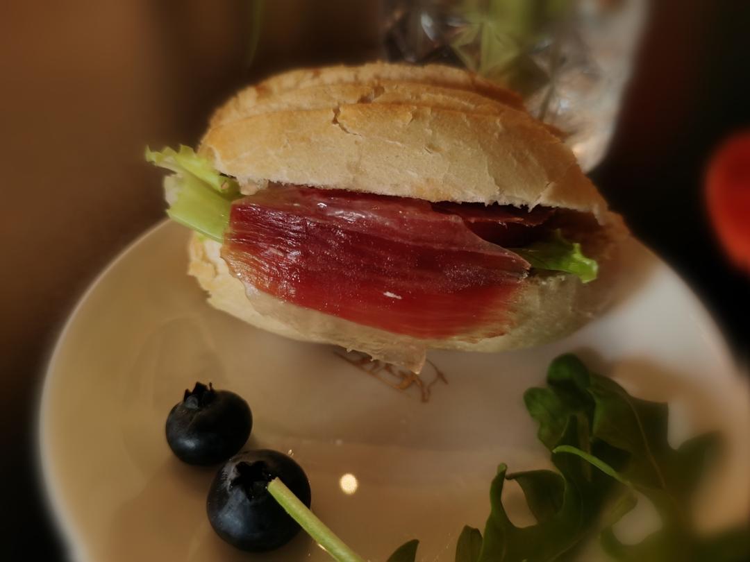 西班牙火腿汉堡