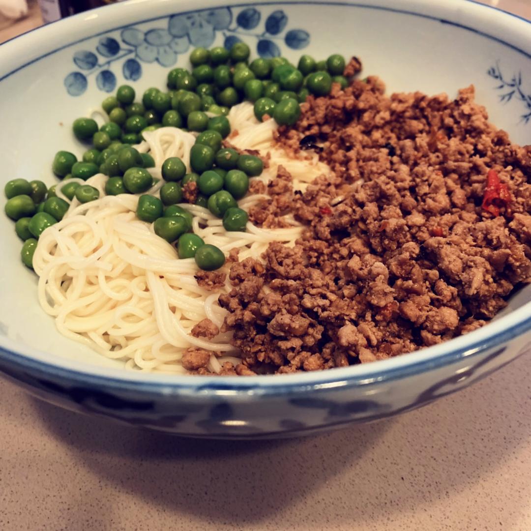 暴多肉-豌豆杂酱面