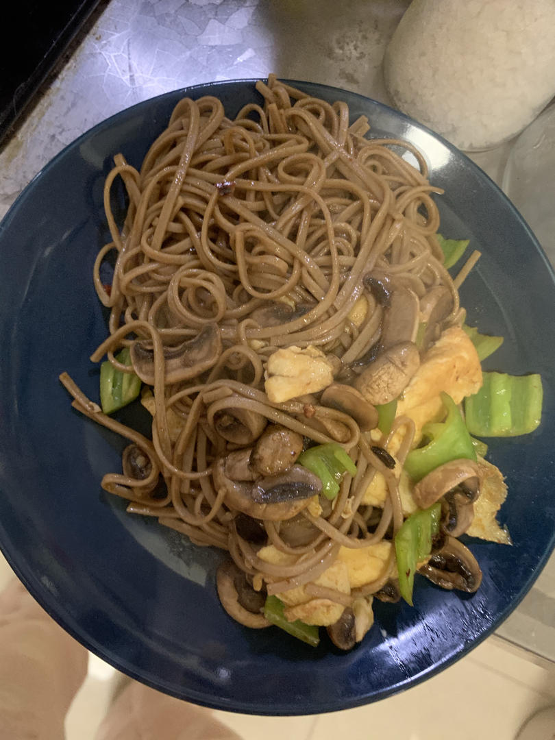 好吃到飞起青椒鸡蛋炒面！零失败