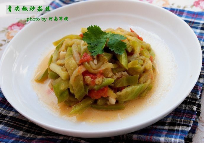 青尖椒炒茄丝的做法