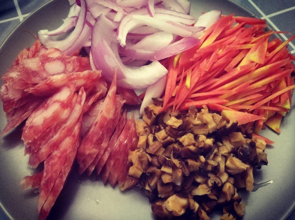 电饭煲香肠焖饭