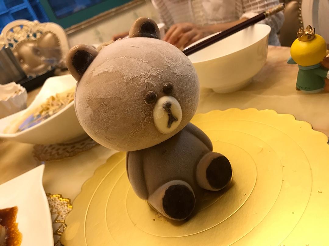 毛线o做的布朗熊立体酸奶慕斯蛋糕