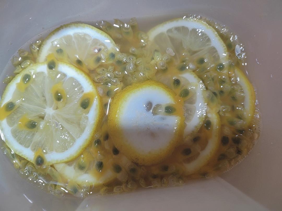 夏日人气饮品，柠檬百香果水果茶