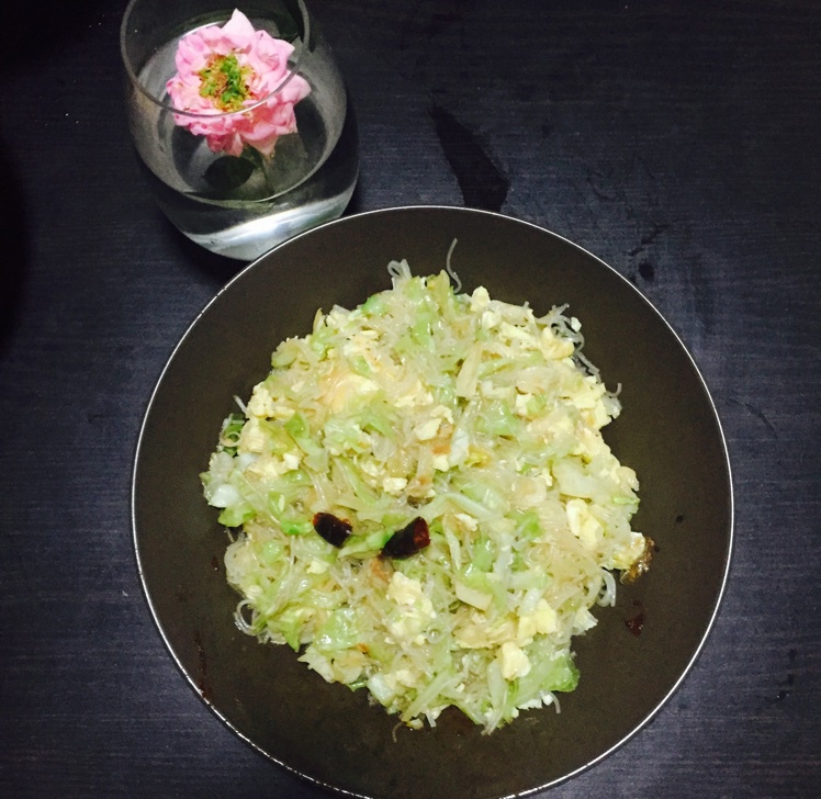 包菜粉丝炒鸡蛋