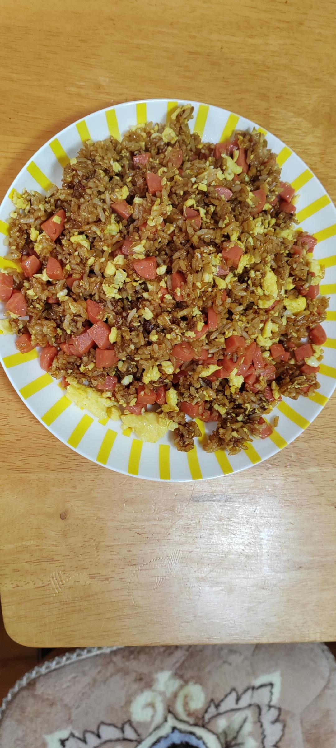 超级好吃的酱油火腿蛋炒饭！