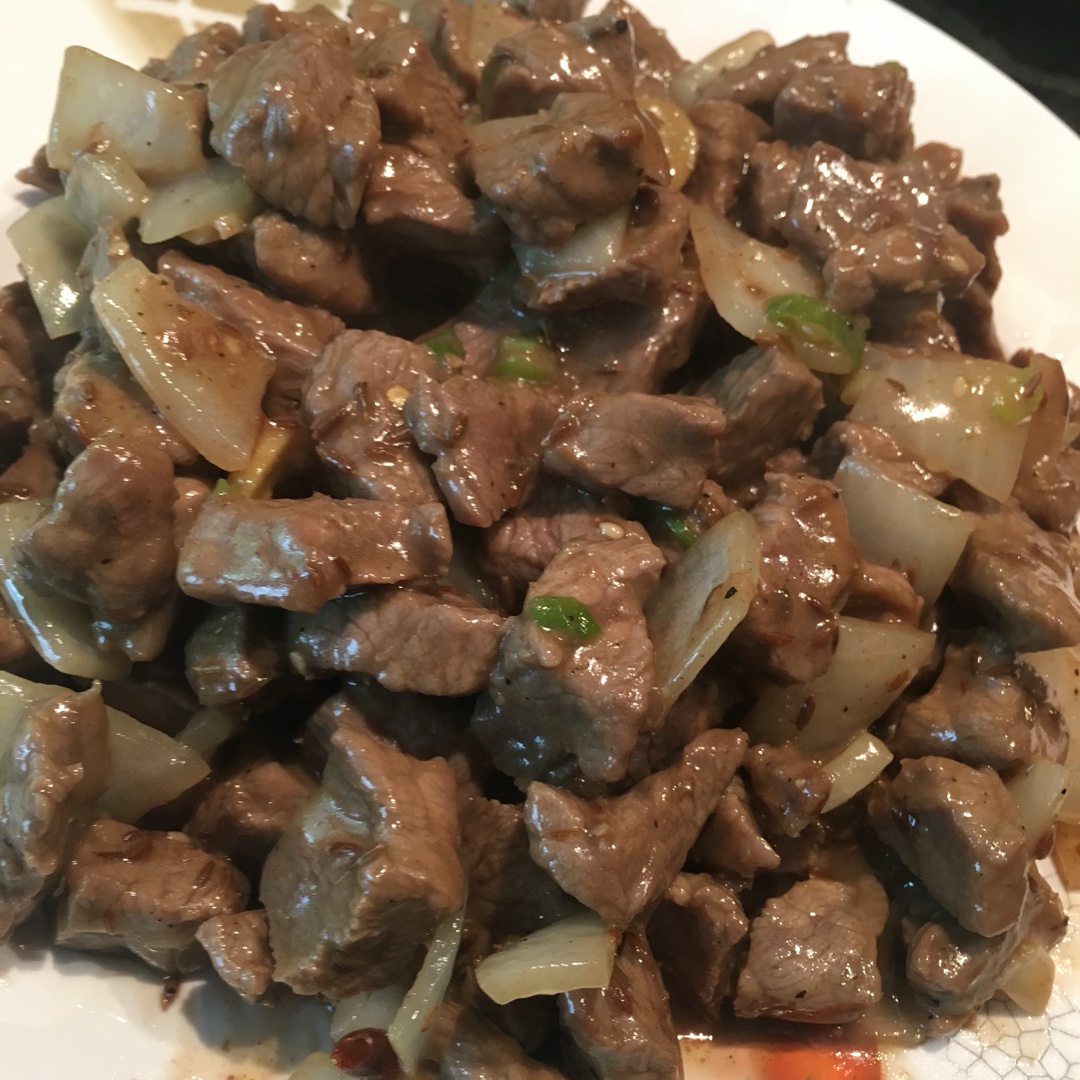 孜然洋葱炒牛肉粒