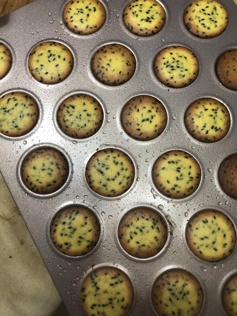 芝麻薄脆小饼干（简单易做又好吃）