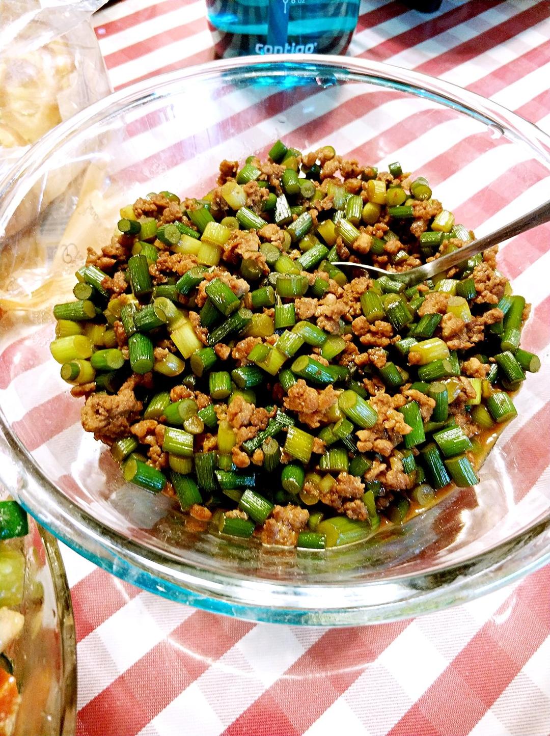 炒苍蝇头（蒜薹炒肉沫）