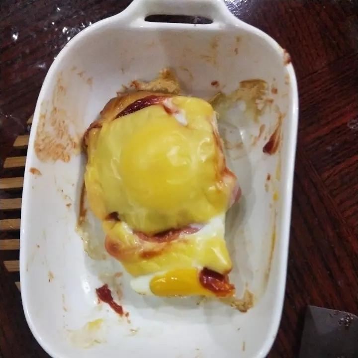 只需摆好材料去微波！惊艳全家的早餐端上桌：香肠奶酪烘蛋