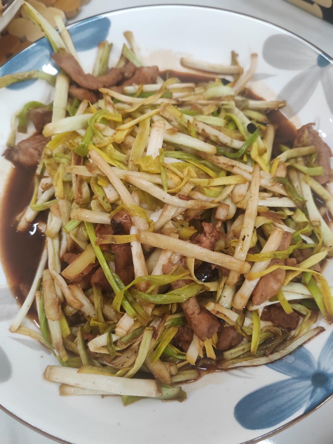 蒜黄炒肉的做法