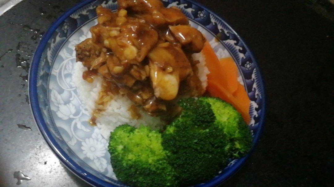 【黑椒鸡腿饭】