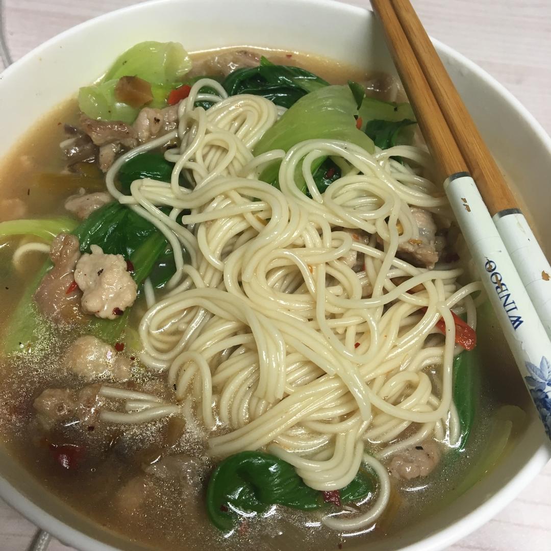 超好吃的青菜肉丝面