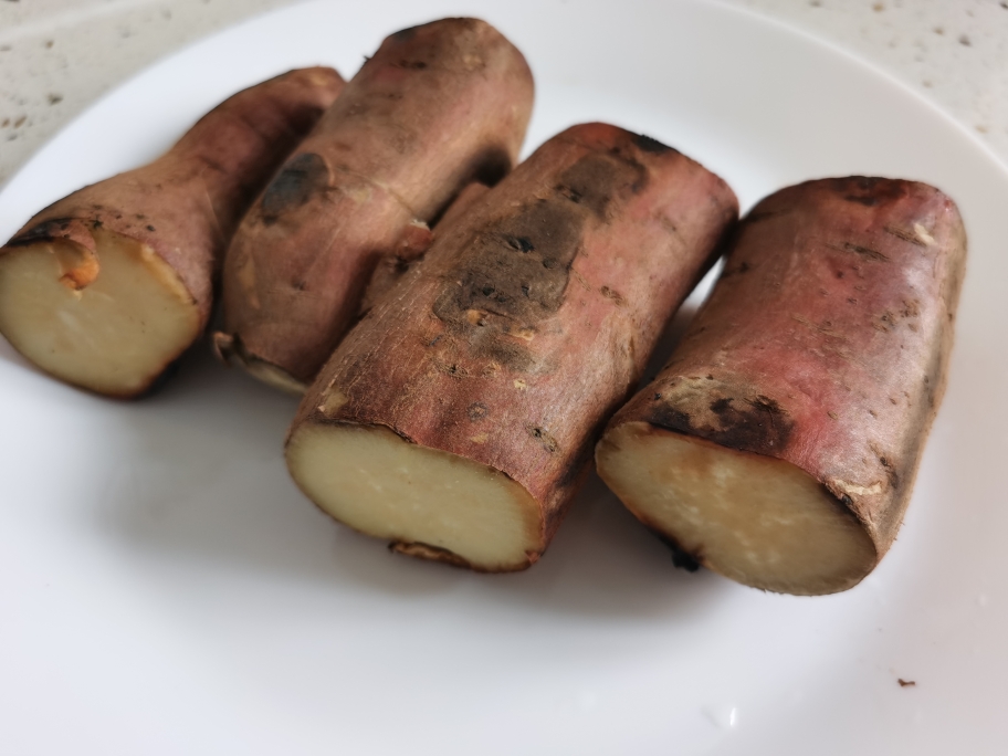 #珐琅锅食谱#简单易学不糊锅的烤红薯的做法 步骤8