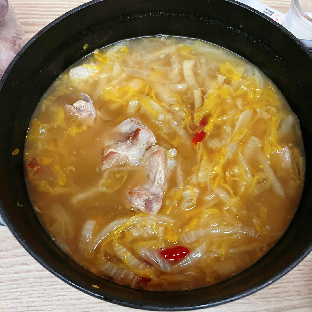 东北酸菜炖排骨