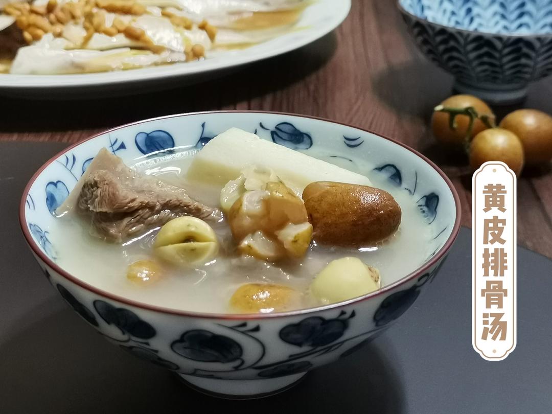 黄皮果煲汤可以起到很好地解腻又解暑,清热润喉,还有很好的开胃效果.