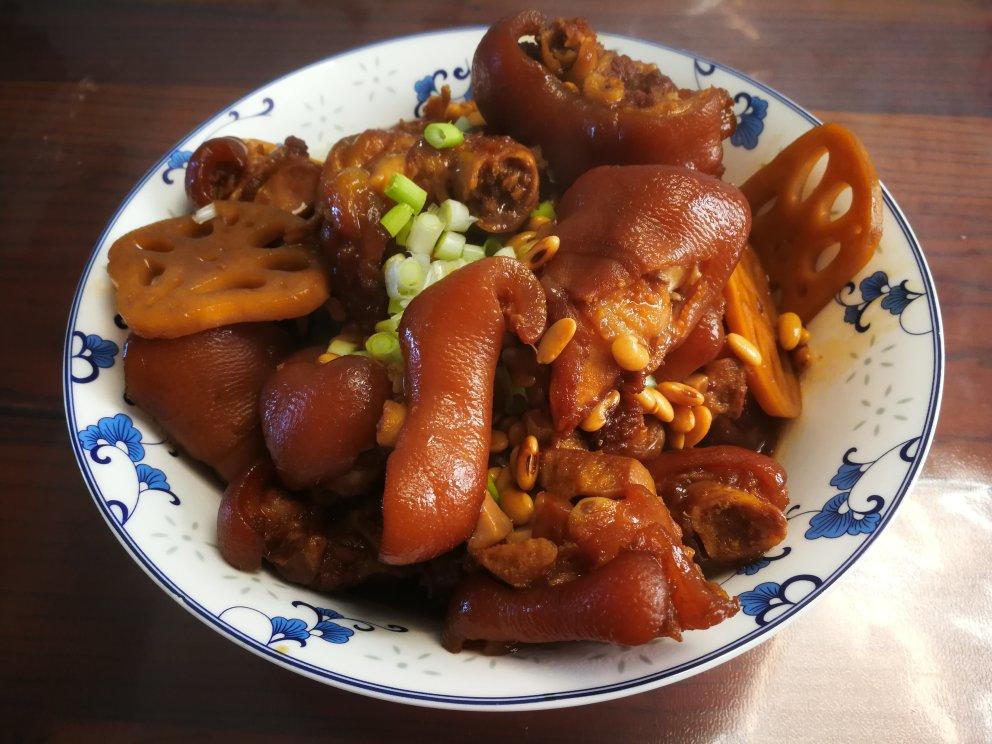 流口水的黄豆炖猪蹄