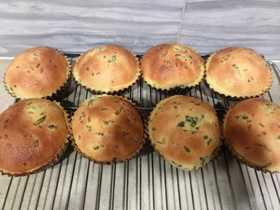 香葱肉松酥皮面包