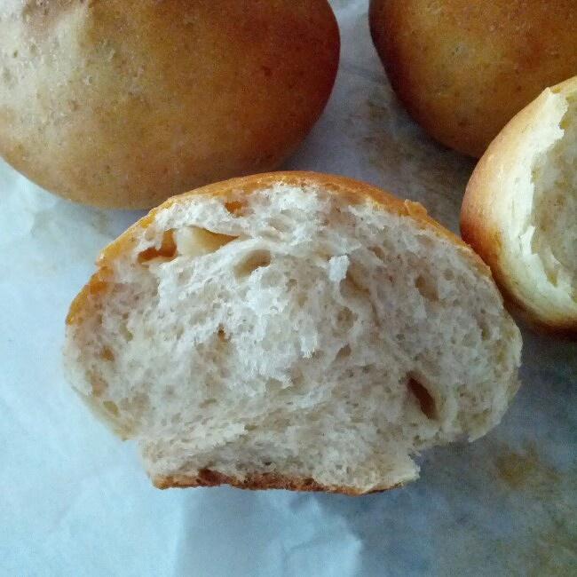 黑麦核桃葡萄干小面包的做法