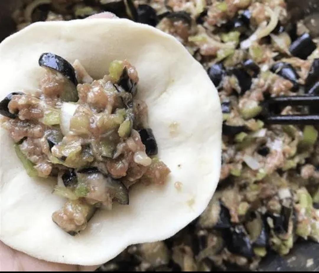 猪肉茄子馅饺子的做法