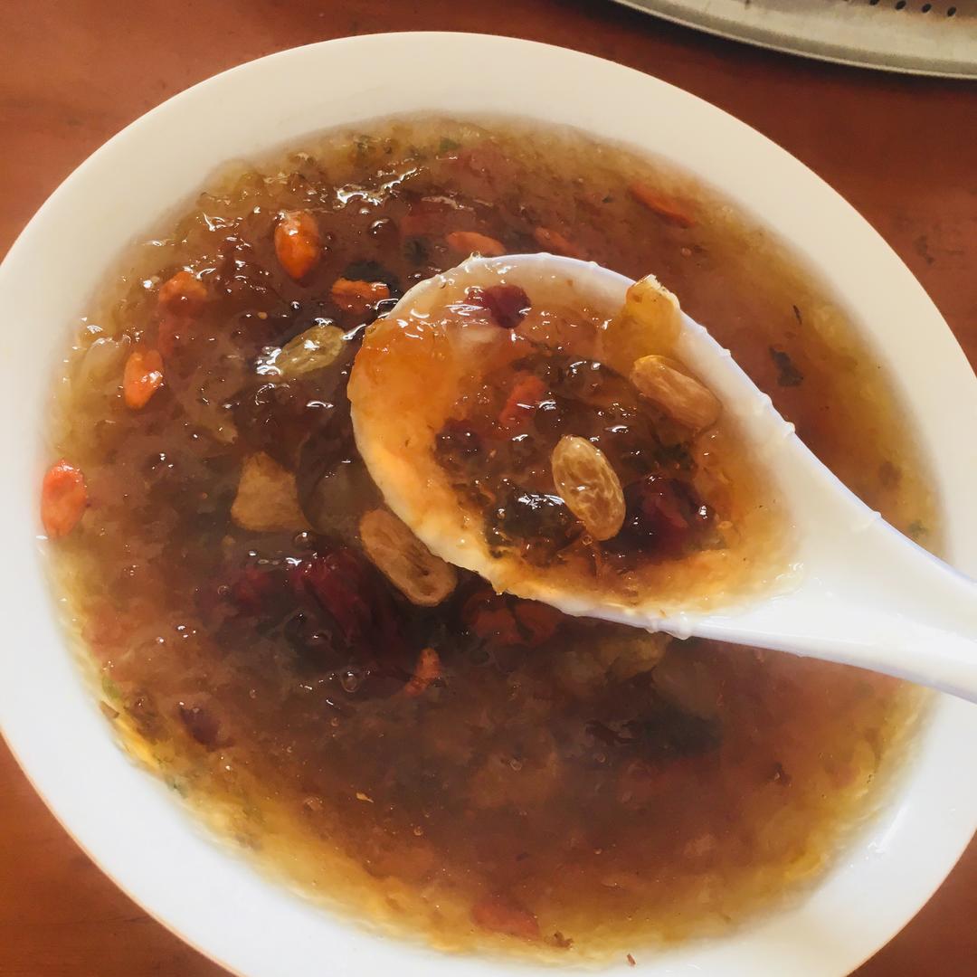 桃胶雪燕羹的做法