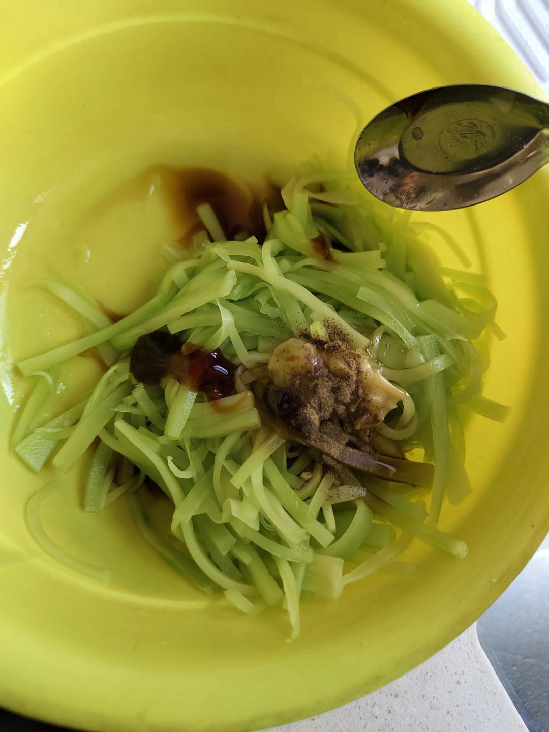 凉拌莴苣丝【只做新手简单菜谱】的做法 步骤3