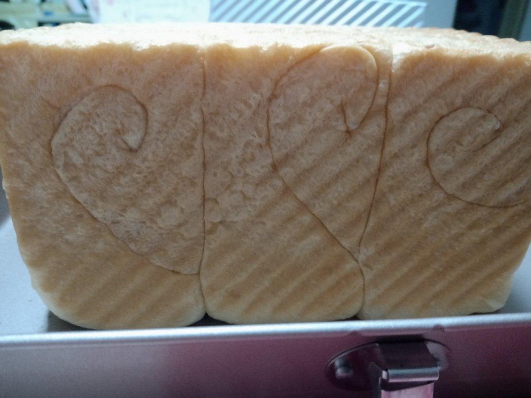 大名鼎鼎的100%妃娟北海道中种牛奶吐司，百分之百成功