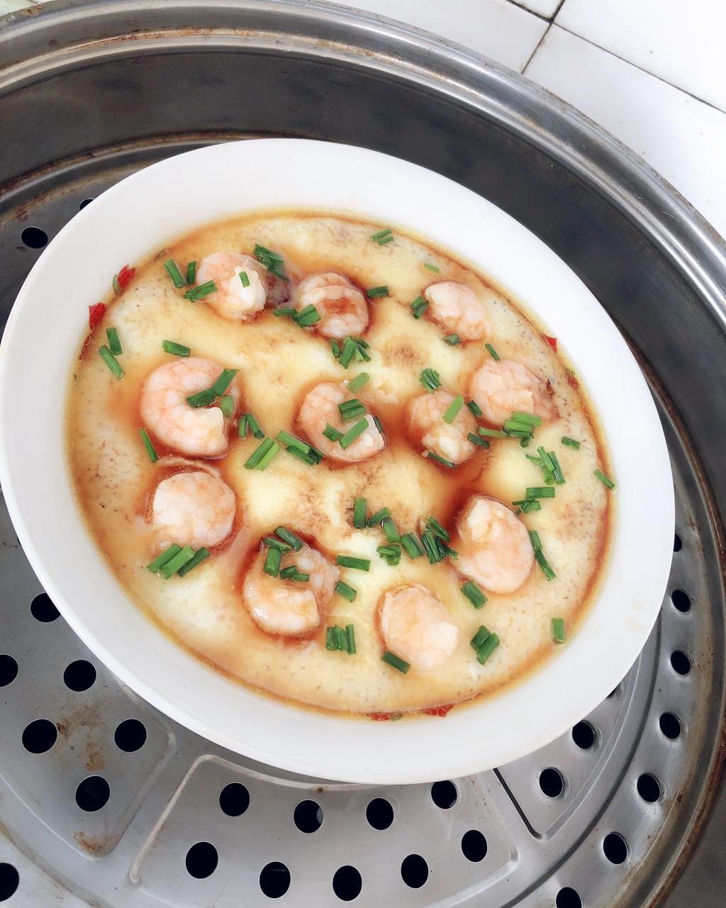 a秦小胖做的滑嫩的虾仁蛋羹