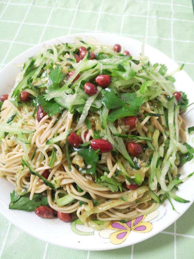 十分钟做好一盘开胃凉拌面～太好吃啦