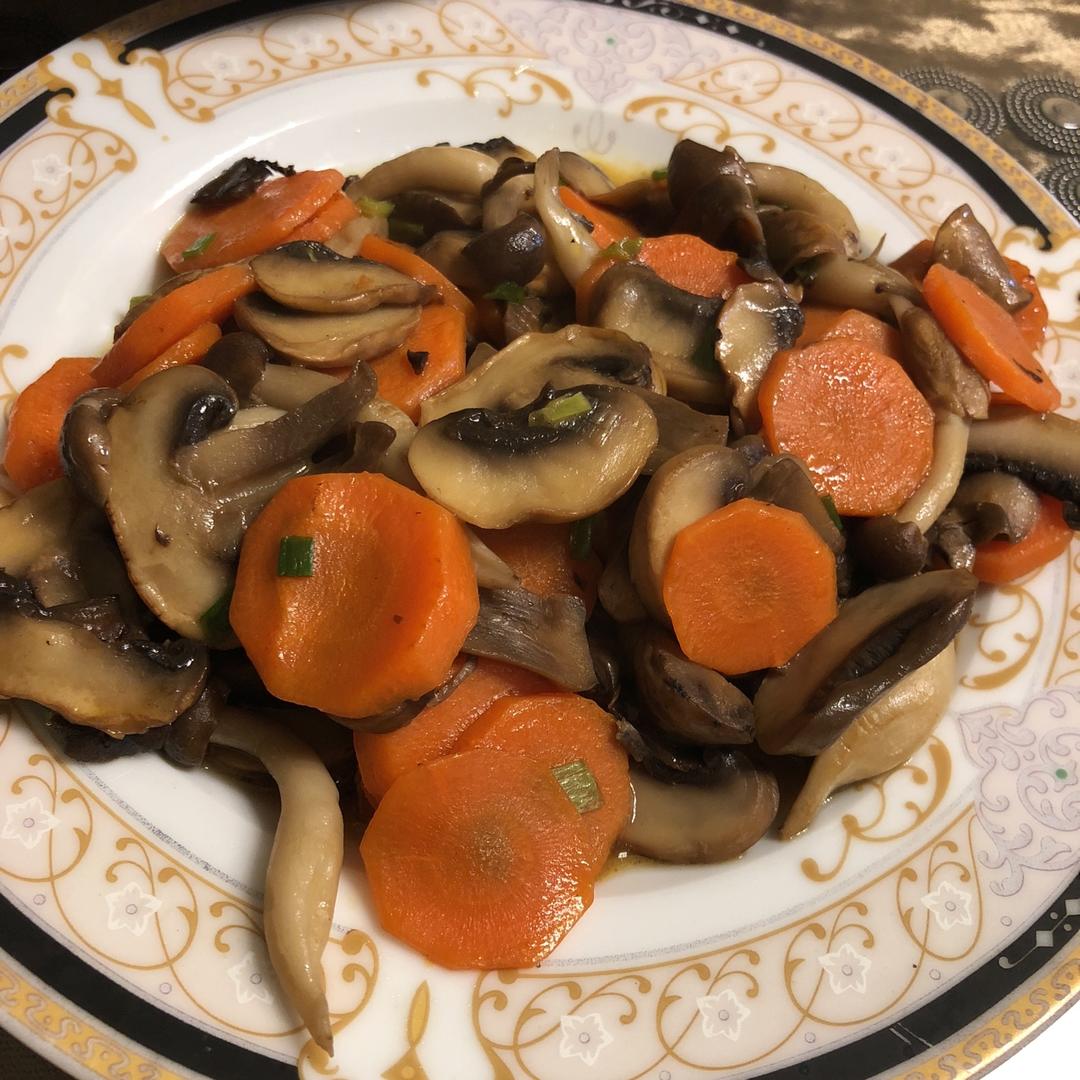 胡萝卜炒蘑菇