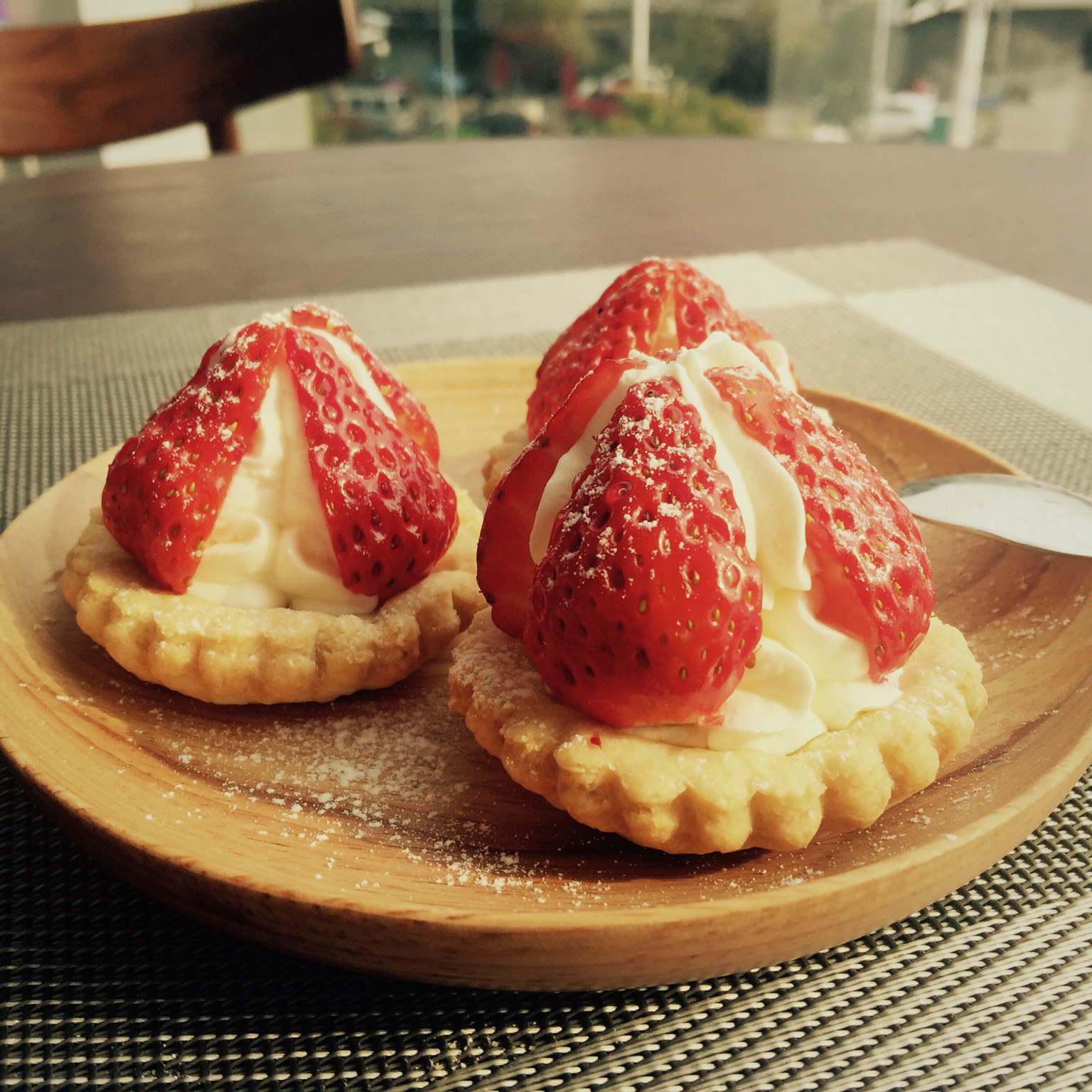 蓉蓉小猴子做的简单的草莓塔