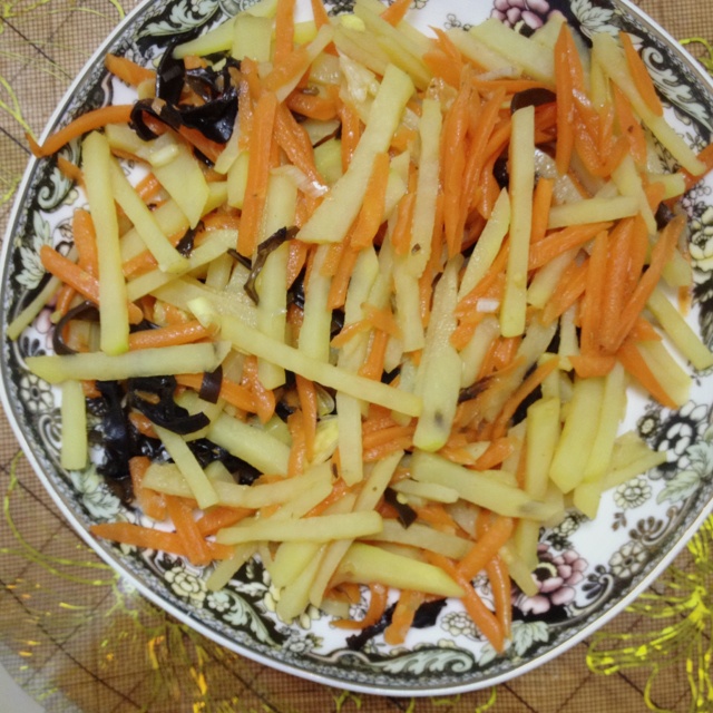 凉拌三丝（木耳土豆胡萝卜丝）