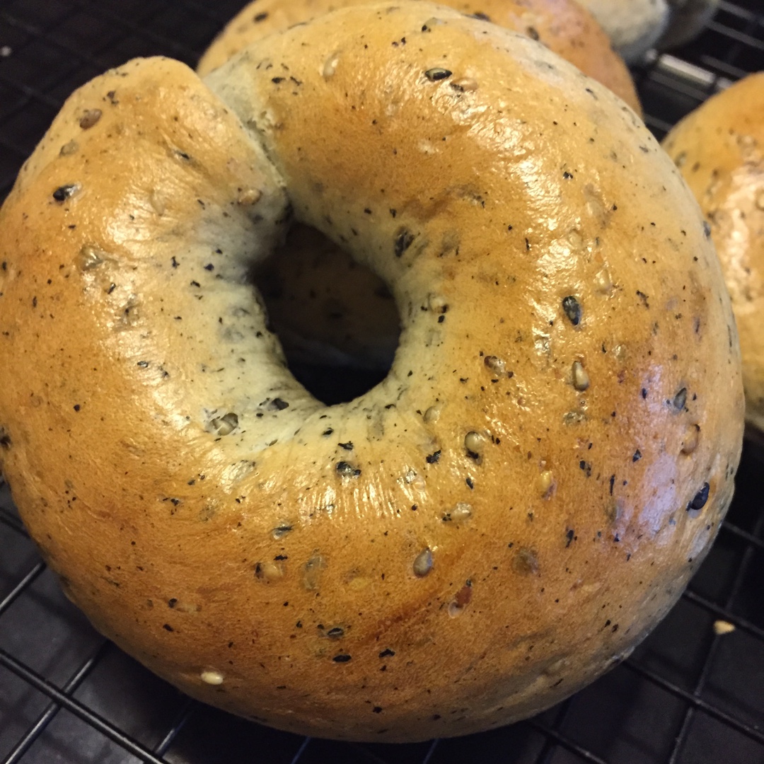 黑芝麻全麦贝果