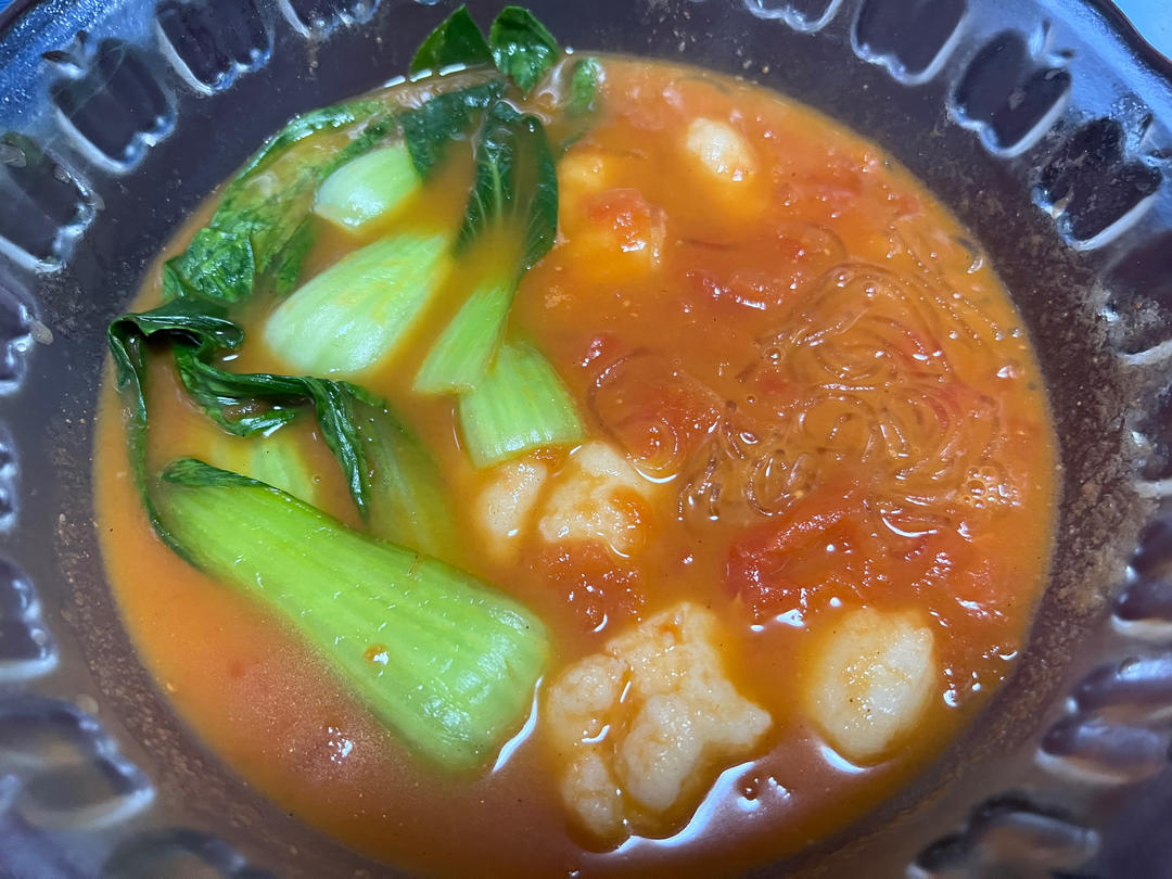 减脂餐｜番茄虾滑粉丝汤，汤鲜味美～