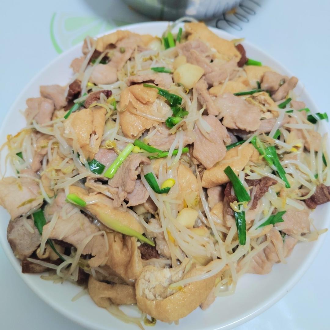 黄豆芽炒油豆腐